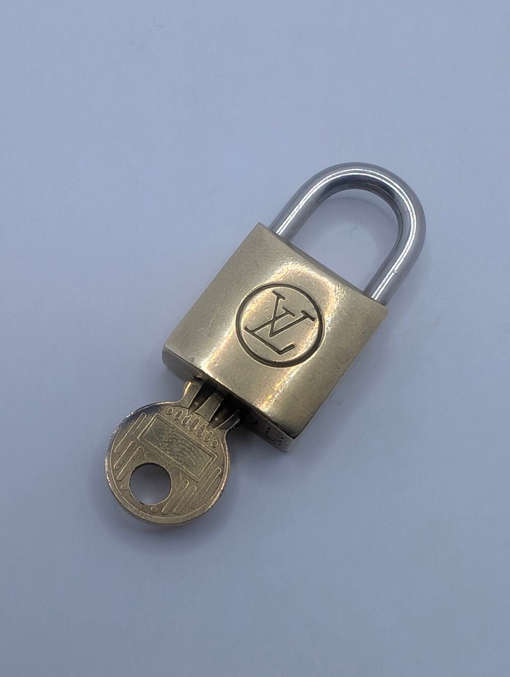 Auth Louis Vuitton Brass Padlock #225 & Key #206 200 Series (Lock Works)